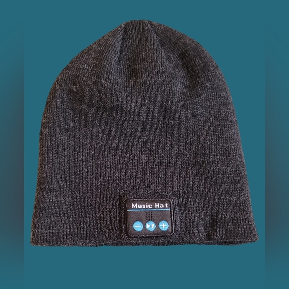 ~ NEW ~ BLUETOOTH WIRELESS MUSIC BEANIE WITH CHARGER ~ ONE SIZE UNISEX - Picture 2 of 7